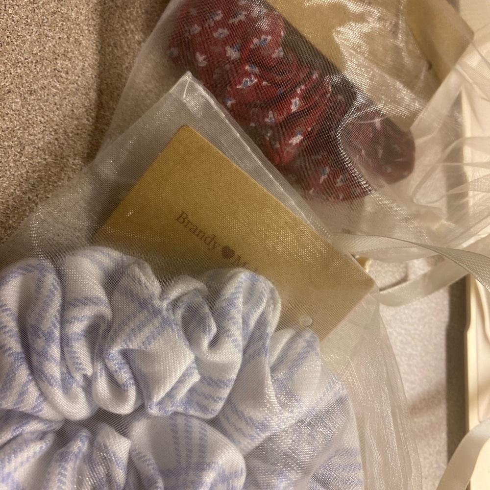nwt Brandy melville scrunch